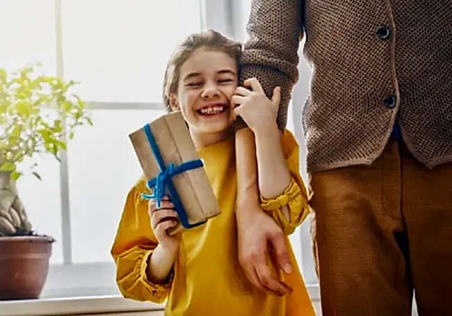 kız çocuğa yaşa göre hediye seçimi